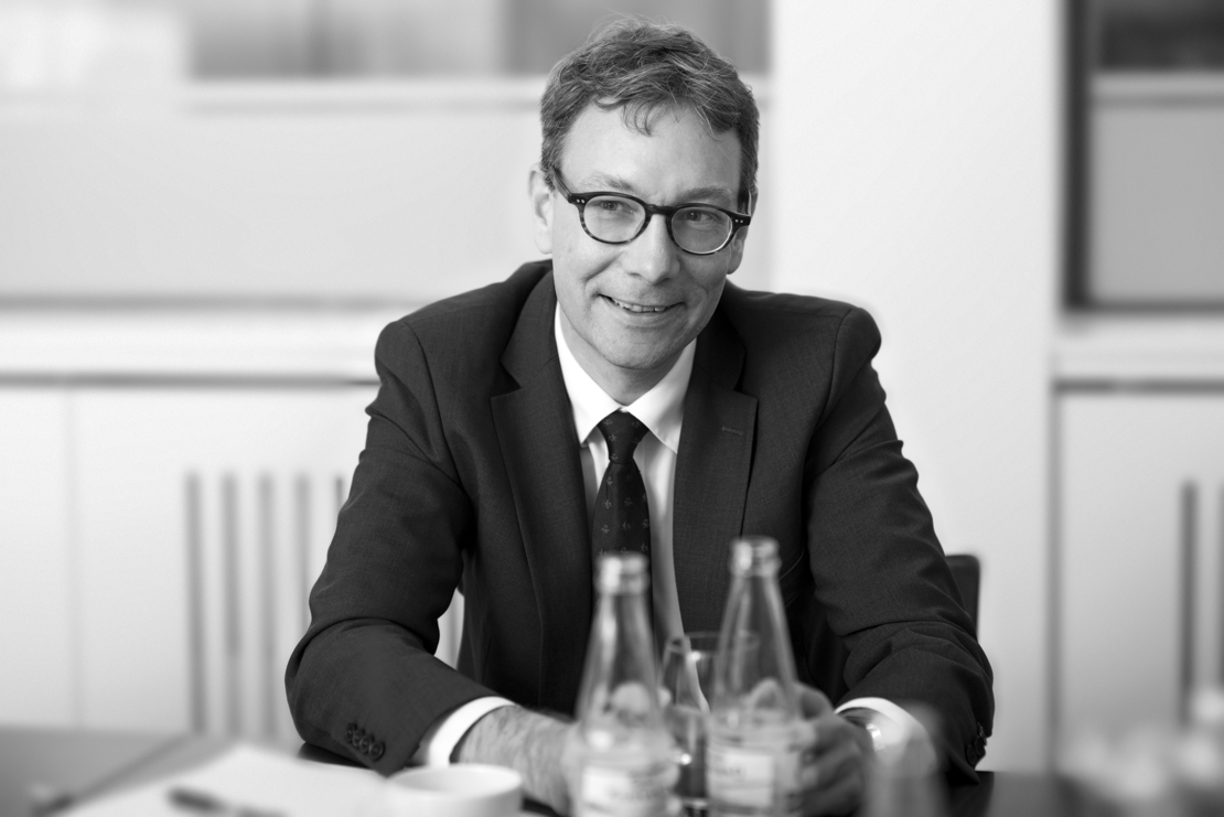 ThomasDFredslund-uskarpbaggrund.jpg